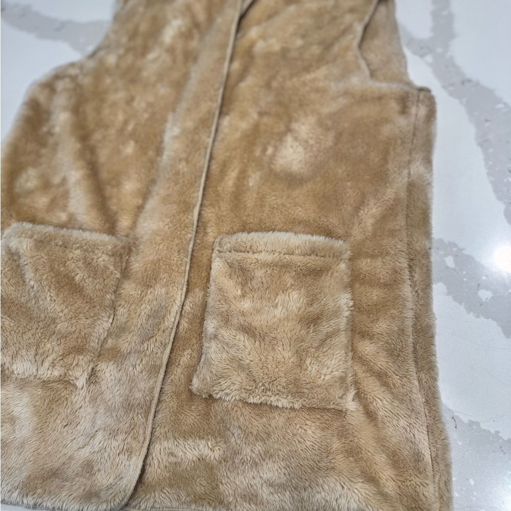Zenana Outfitters Cream Faux Fur Vest - Picture 4 of 7